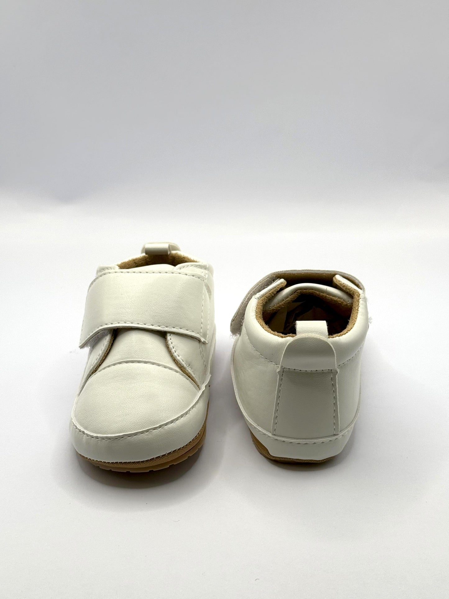 נעלי צעד ראשון בצבע לבן עם סקוץ'