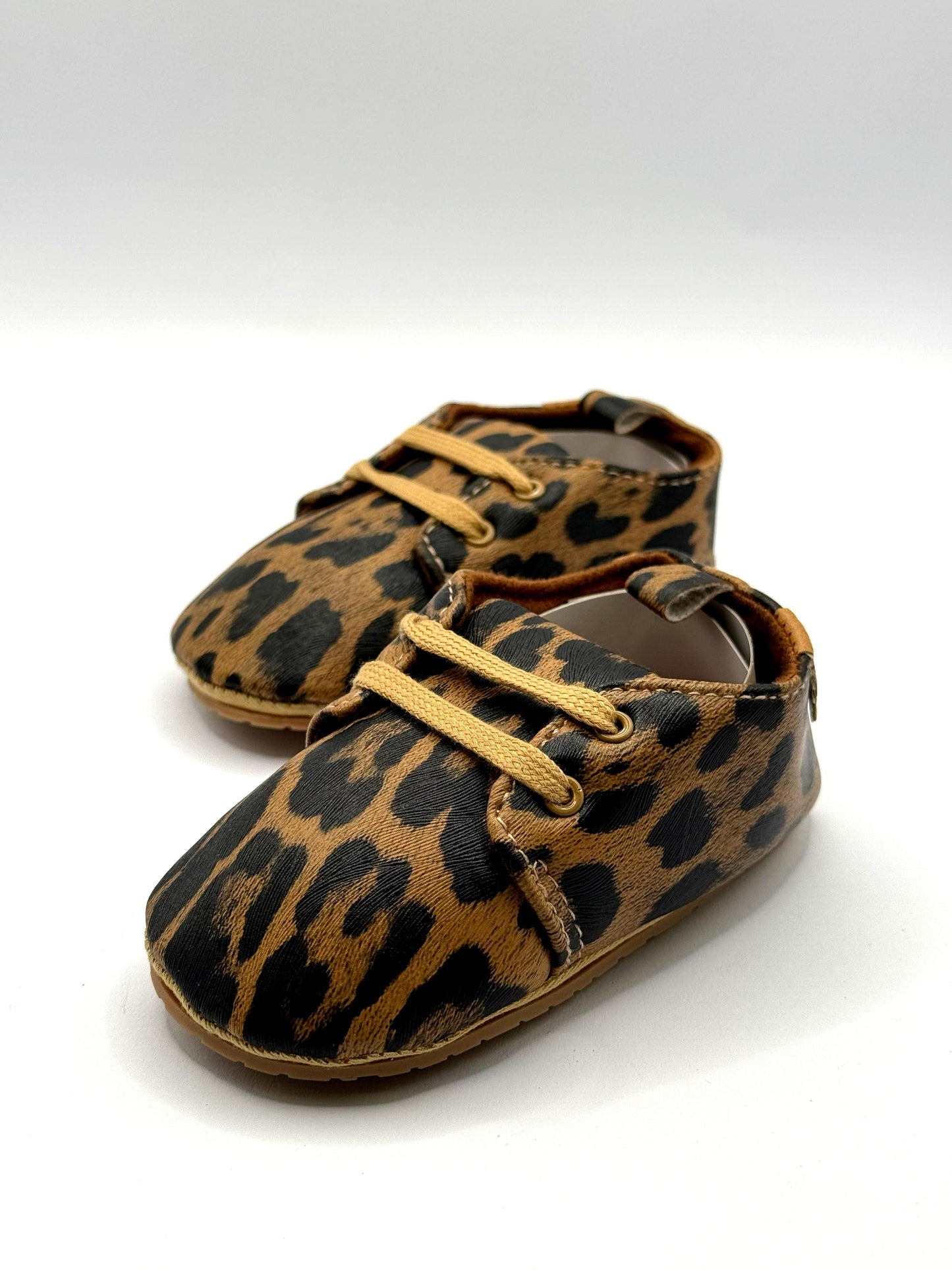 נעליים לתינוקות עם סוליה מונעת החלקה