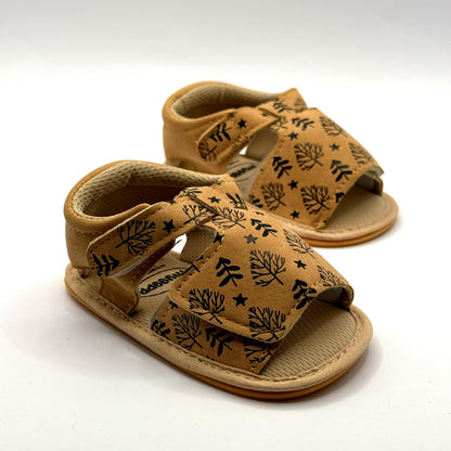 סנדלי תינוקות לבנים