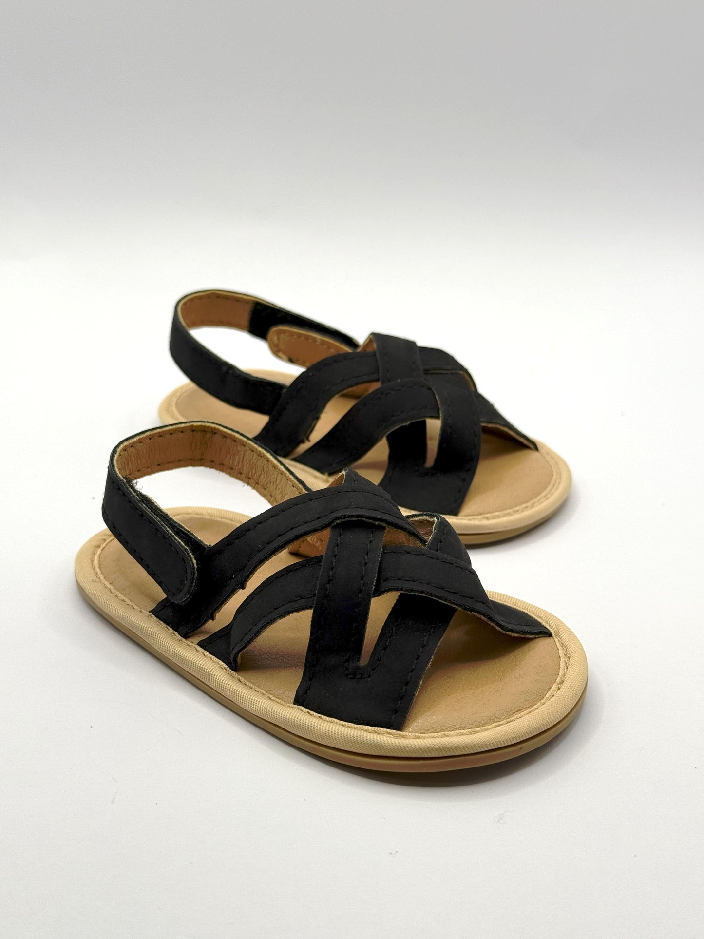 סנדלי תינוקות שחורים