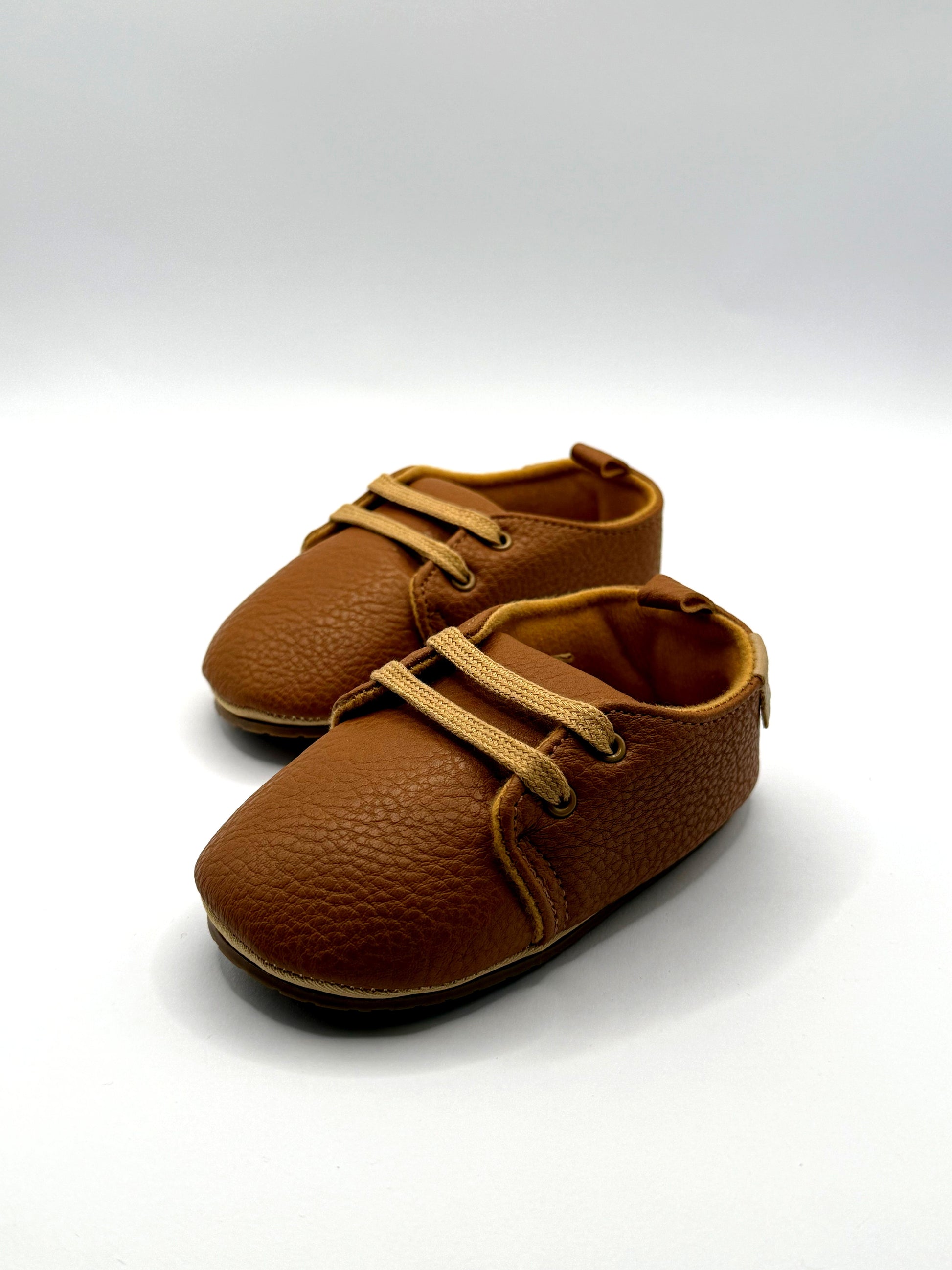 נעלי צעד ראשון עם סוליה מונעת החלקה