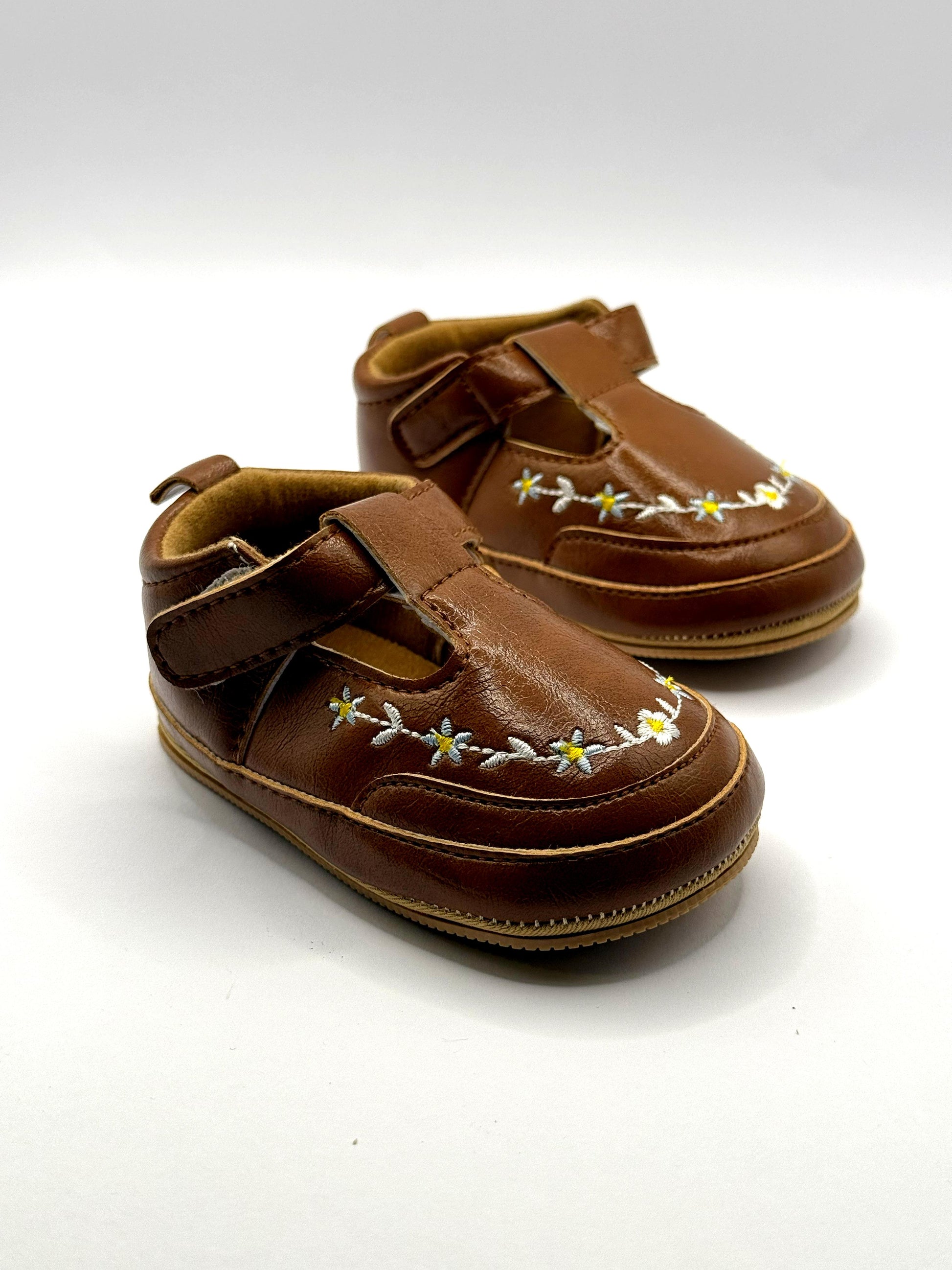 סנדלי צעד ראשון עם סוליה רכה