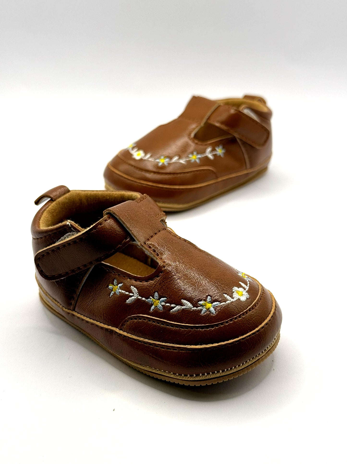 סנדלי צעד ראשון עם סוליה רכה