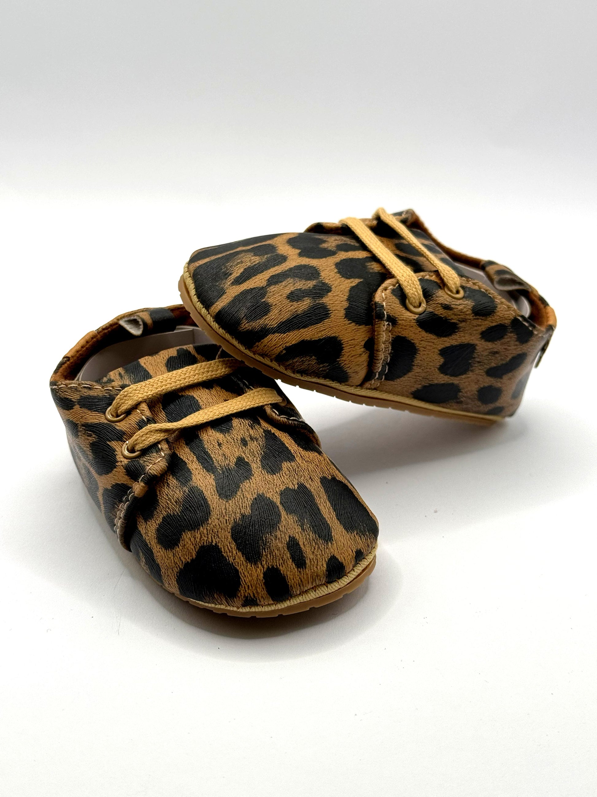 נעליים לתינוקות עם סוליה מונעת החלקה