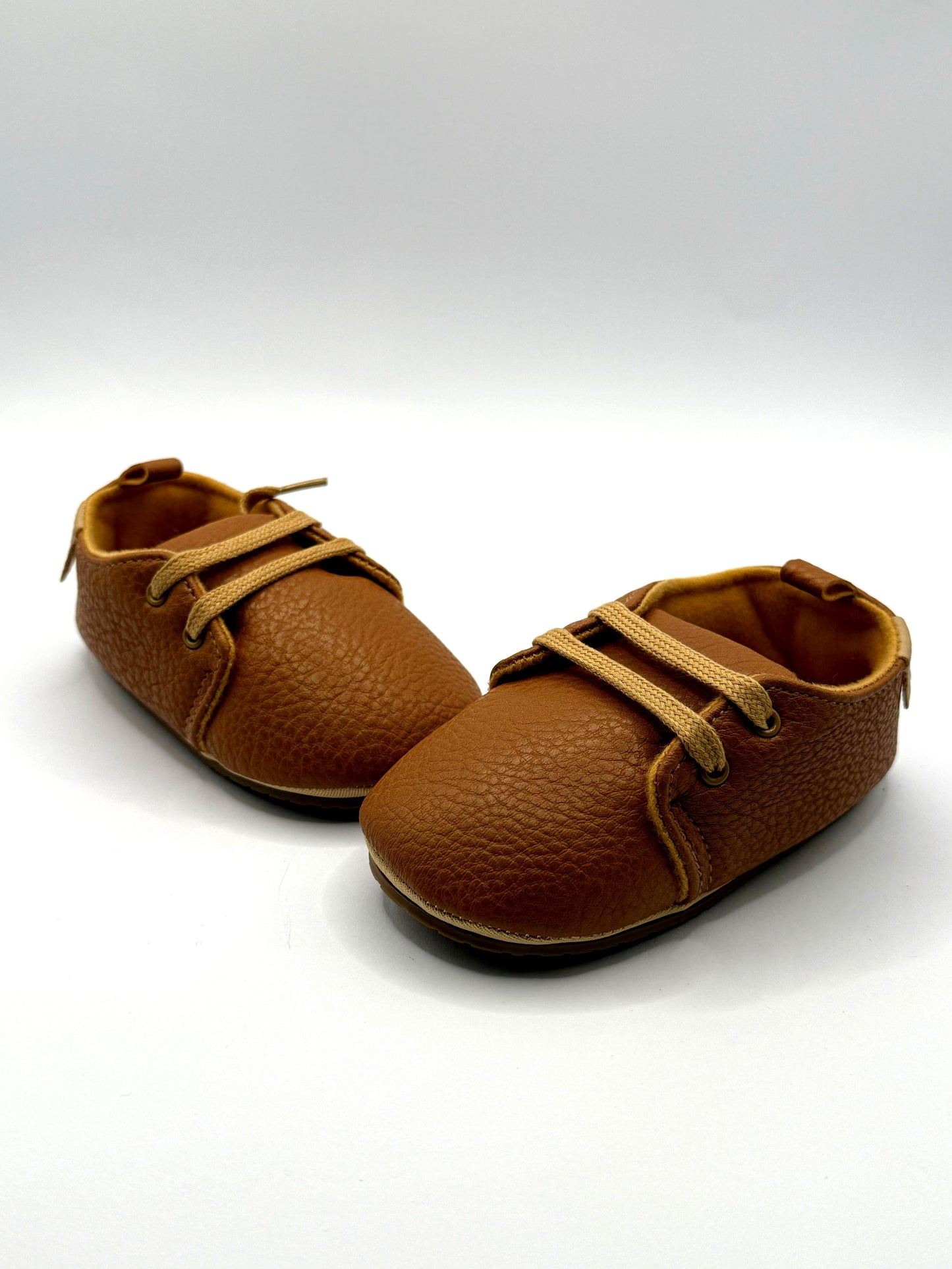 נעלי צעד ראשון עם סוליה מונעת החלקה