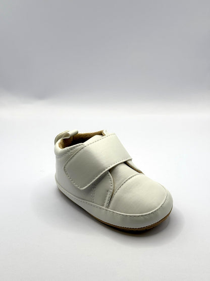 נעלי צעד ראשון בצבע לבן עם סקוץ'