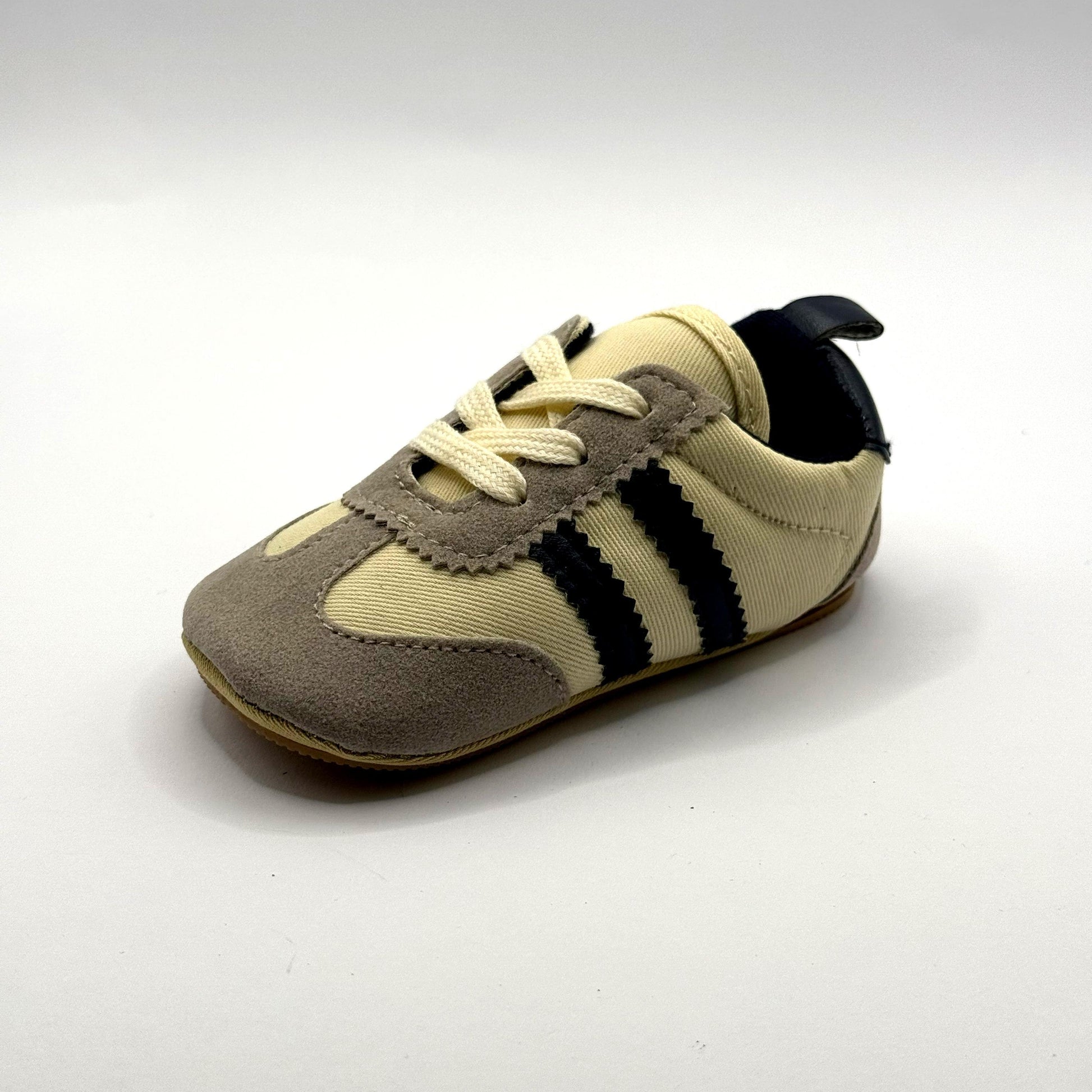 נעלי סניקרס לתינוקות