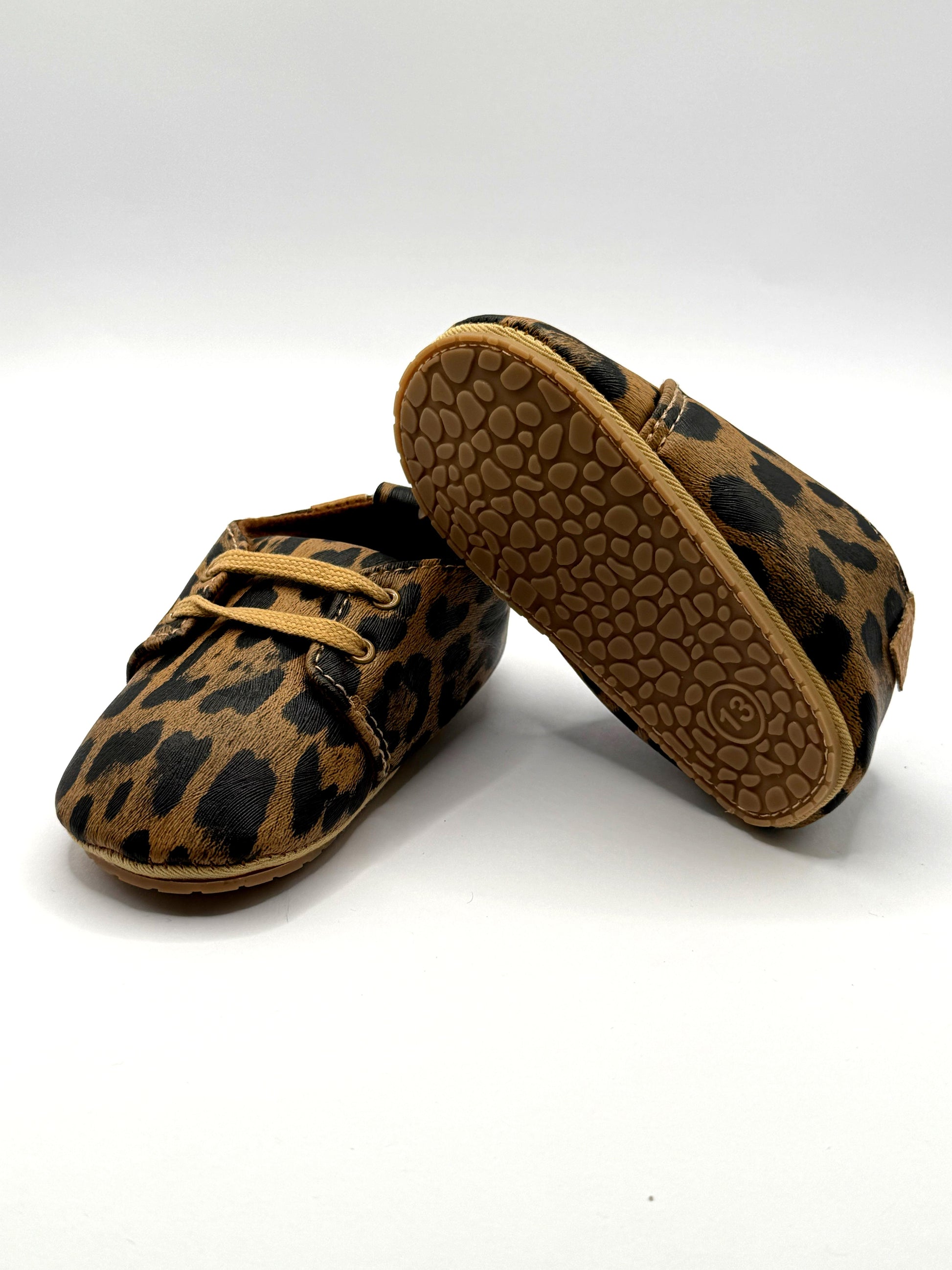 נעליים לתינוקות עם סוליה מונעת החלקה