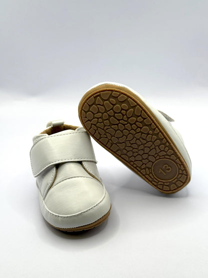 נעלי צעד ראשון בצבע לבן עם סקוץ'