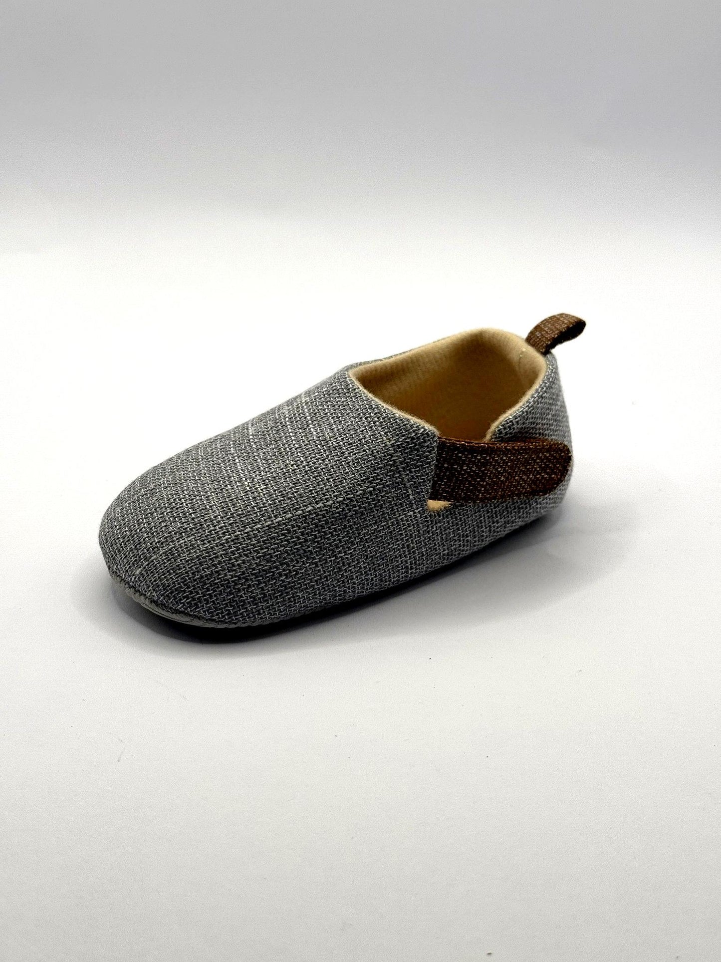 סנדלי צעד ראשון עם סקוץ'