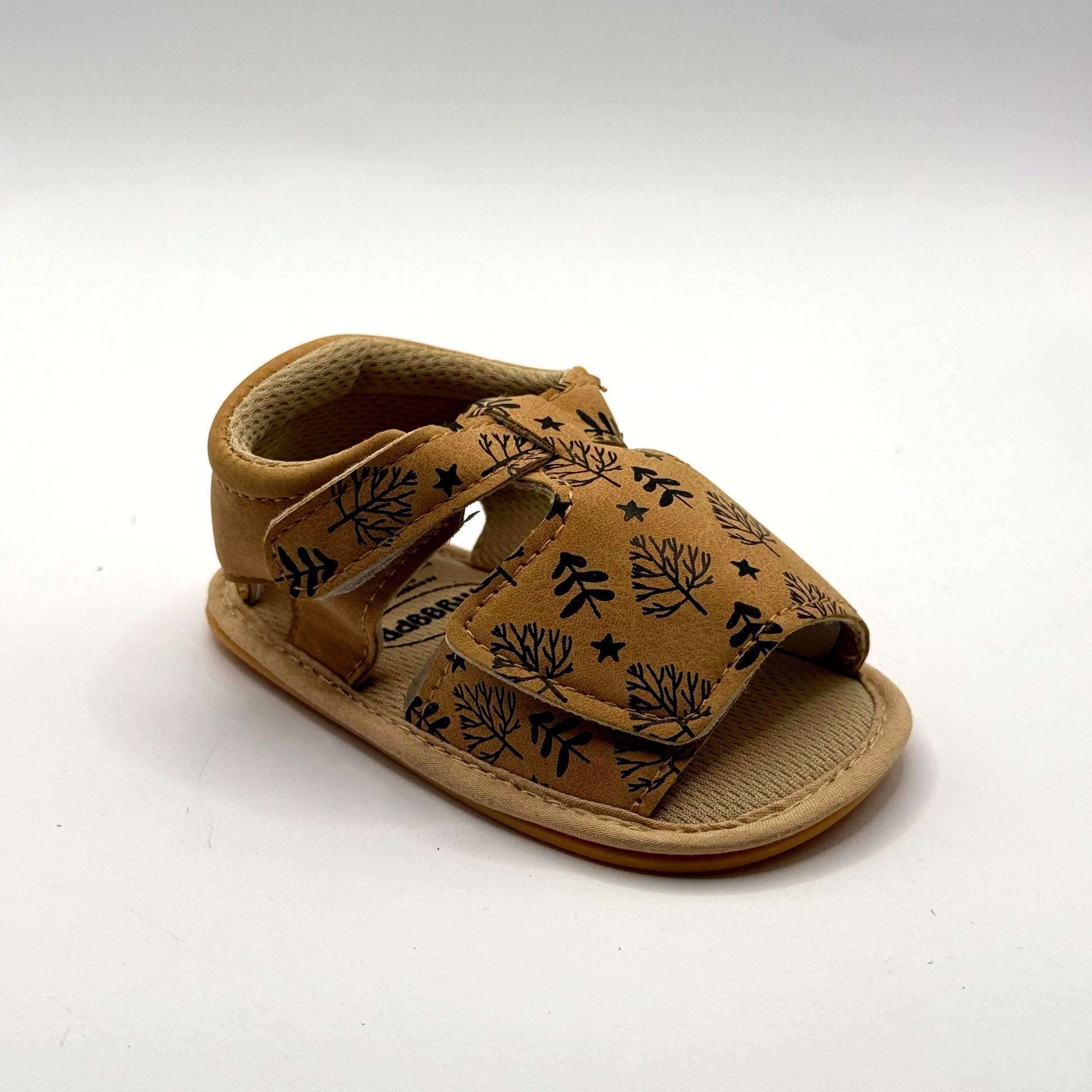 סנדלי תינוקות לבנים