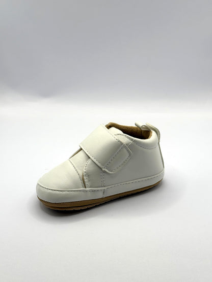 נעלי צעד ראשון בצבע לבן עם סקוץ'