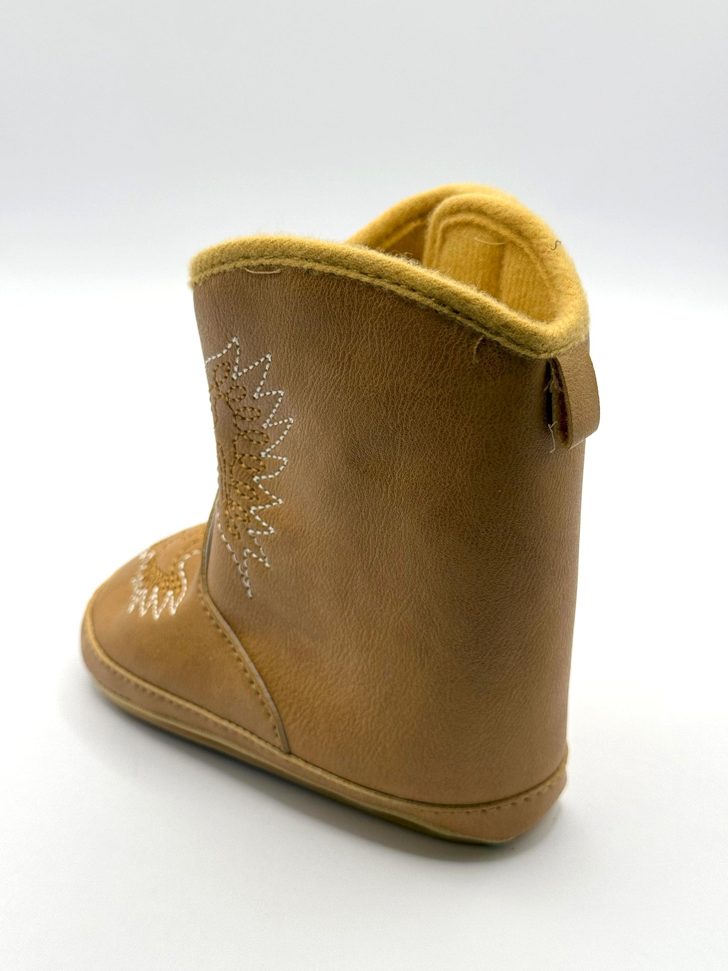 מגפי תינוקות בצבע שמנת