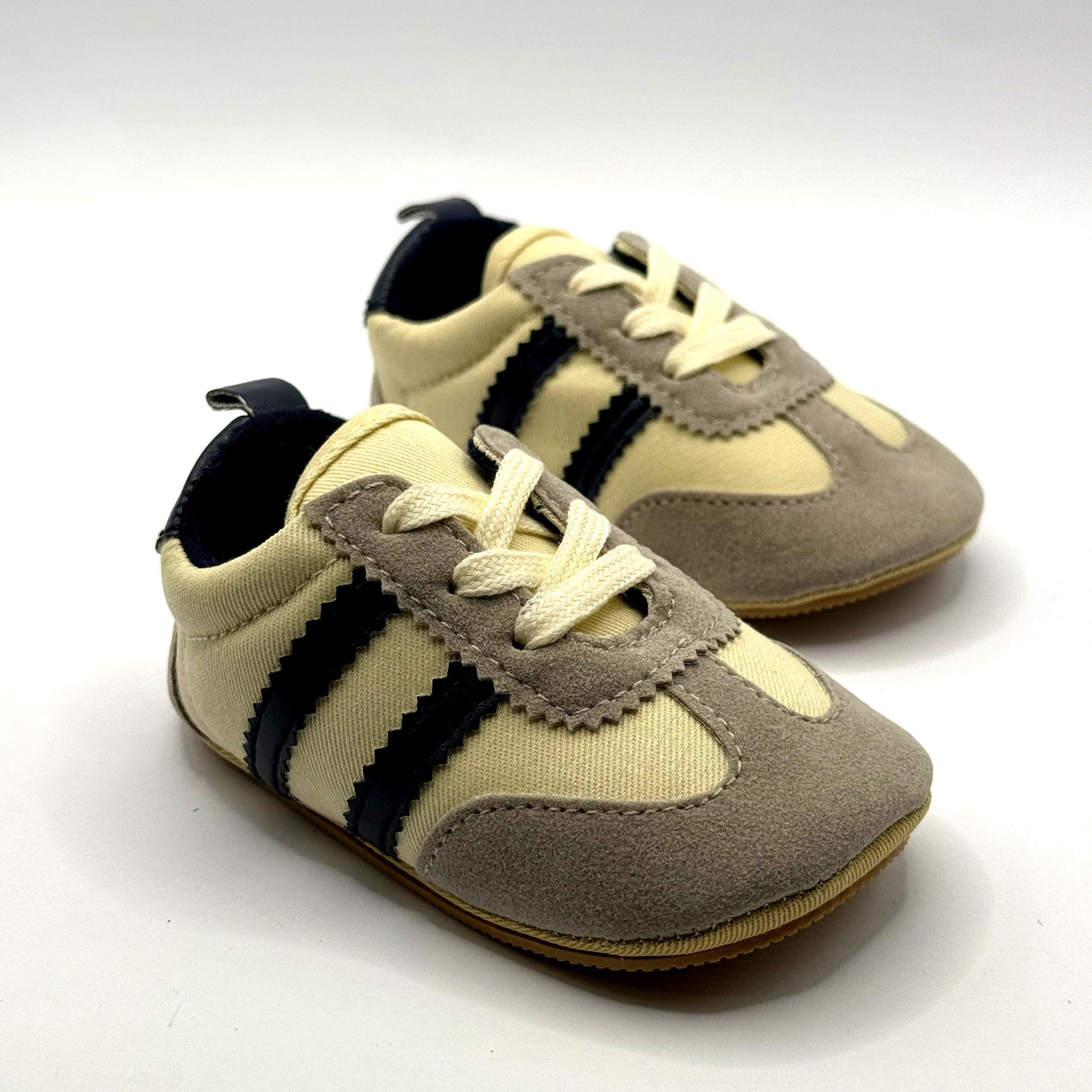 נעלי סניקרס לתינוקות